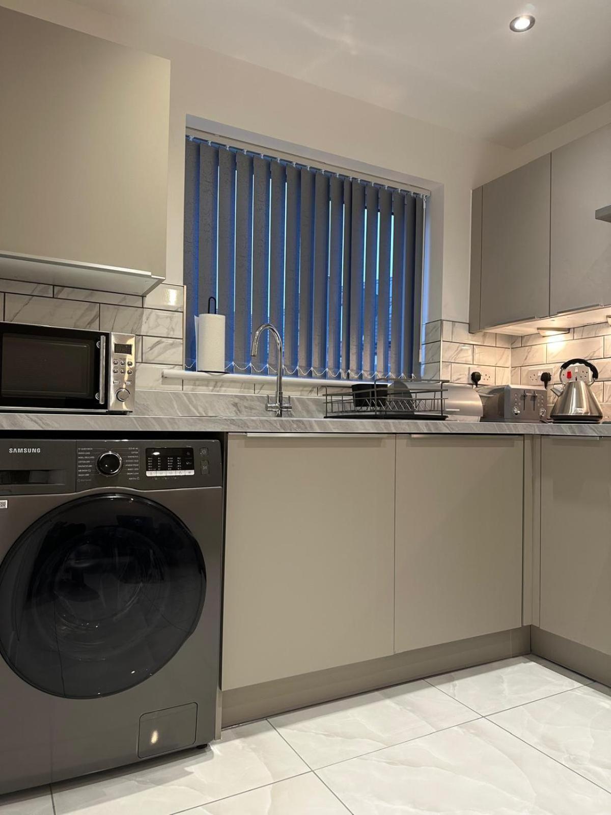 Lush King Ensuite In A Shared Home Μάντσεστερ Εξωτερικό φωτογραφία